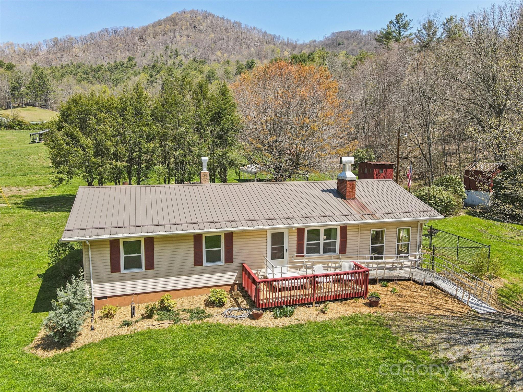 1285 Sandy Branch Road, Bakersville, NC 28705