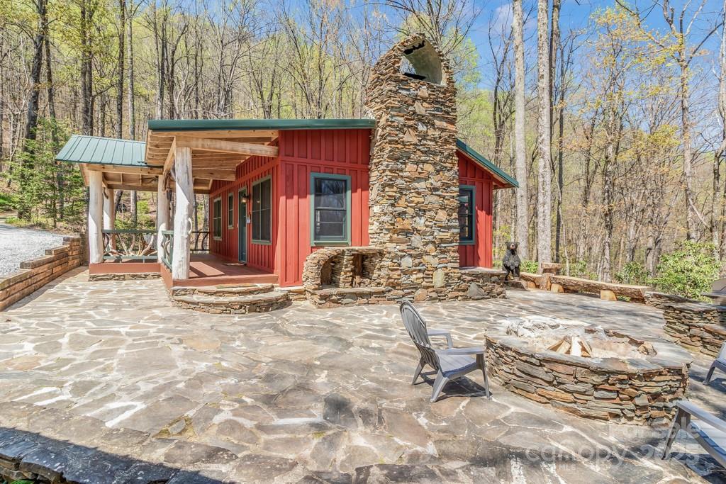 1160 Tanglewood Lane, Saluda, NC 28773