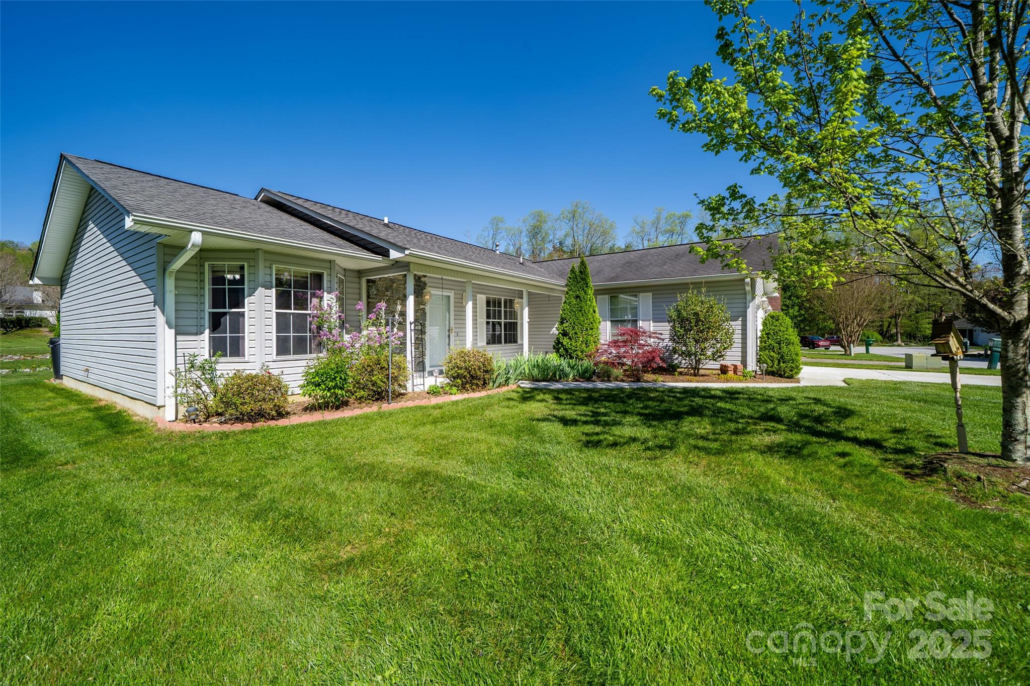 727 Saint Johns Way, Hendersonville, NC 28791