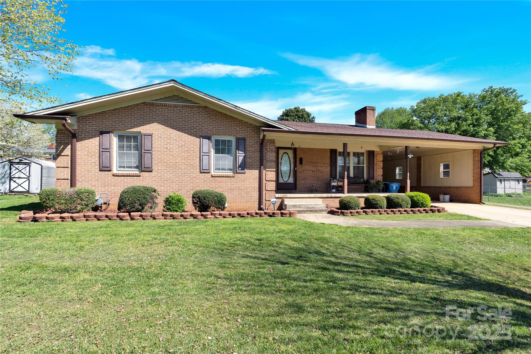 2116 1st Avenue Place, Hickory, NC 28601