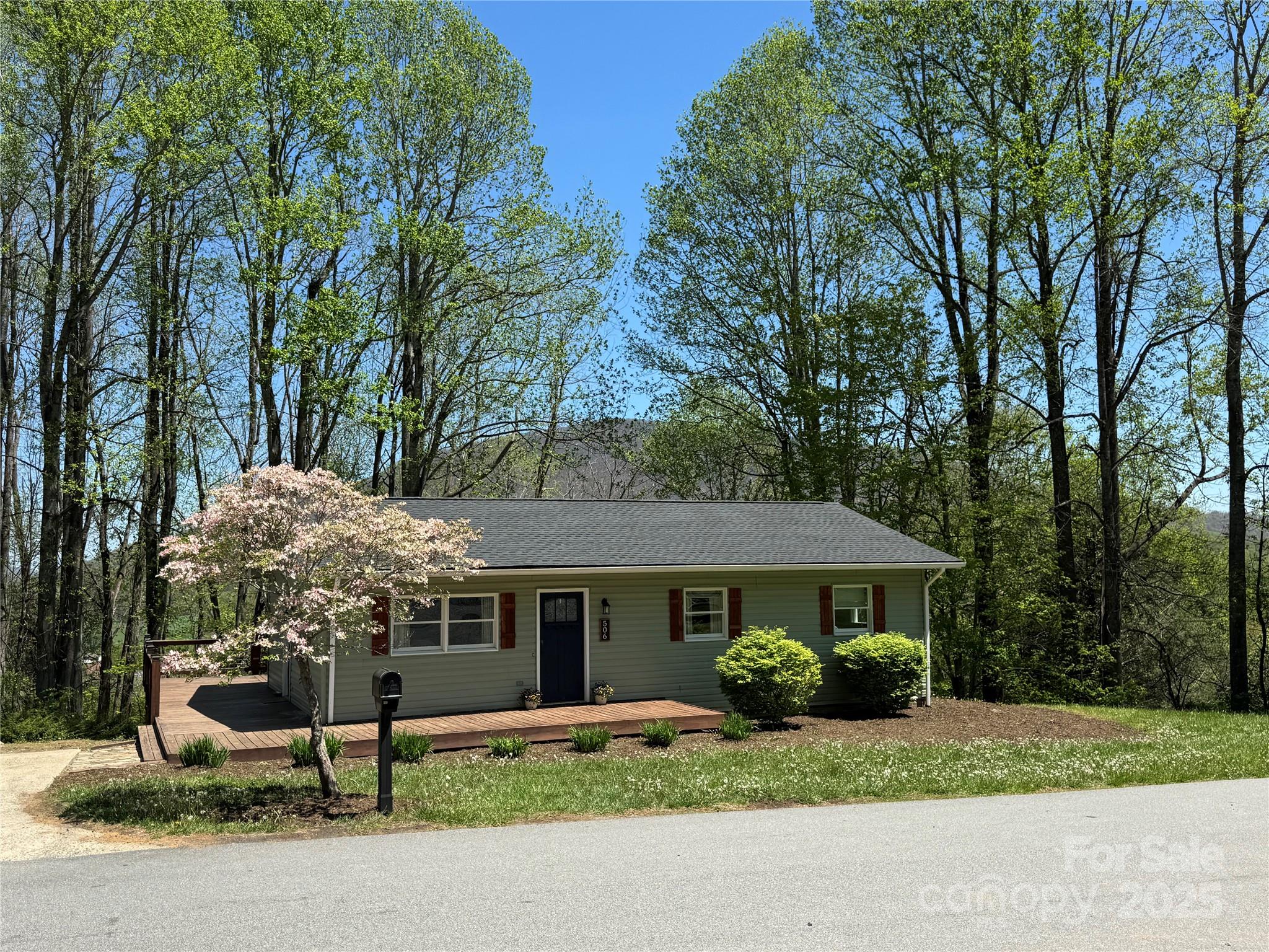 506 Greenbriar Drive, West Jefferson, NC 28694