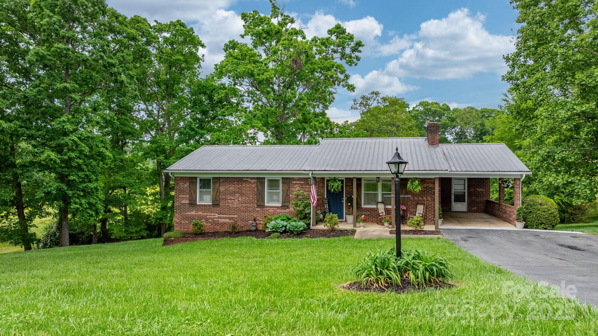 1664 Lafayette Avenue, Hudson, NC 28638