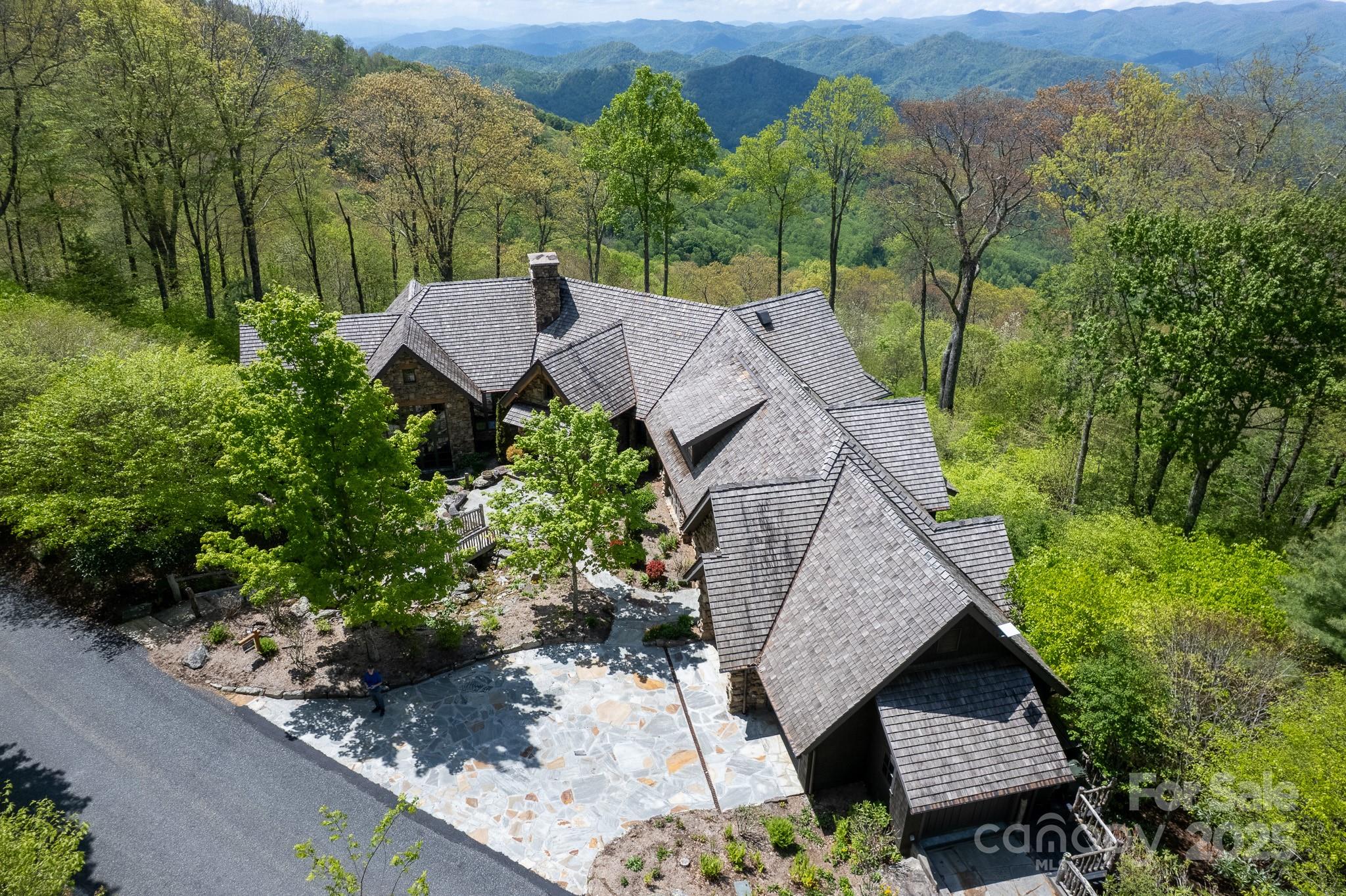 140 Wormy Chestnut Road, Burnsville, NC 28714