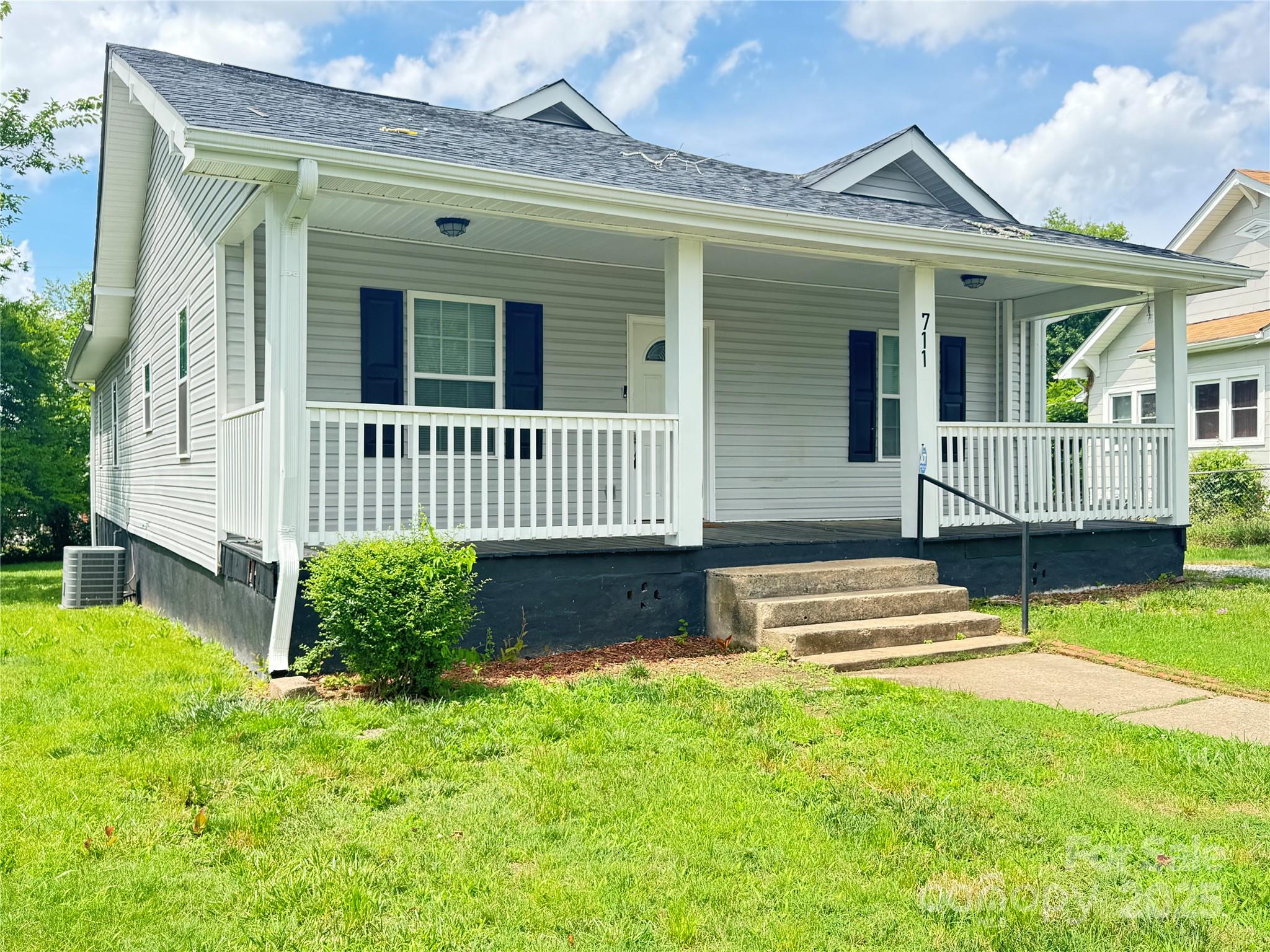 711 1st Rainbow Street, Lexington, NC 27295