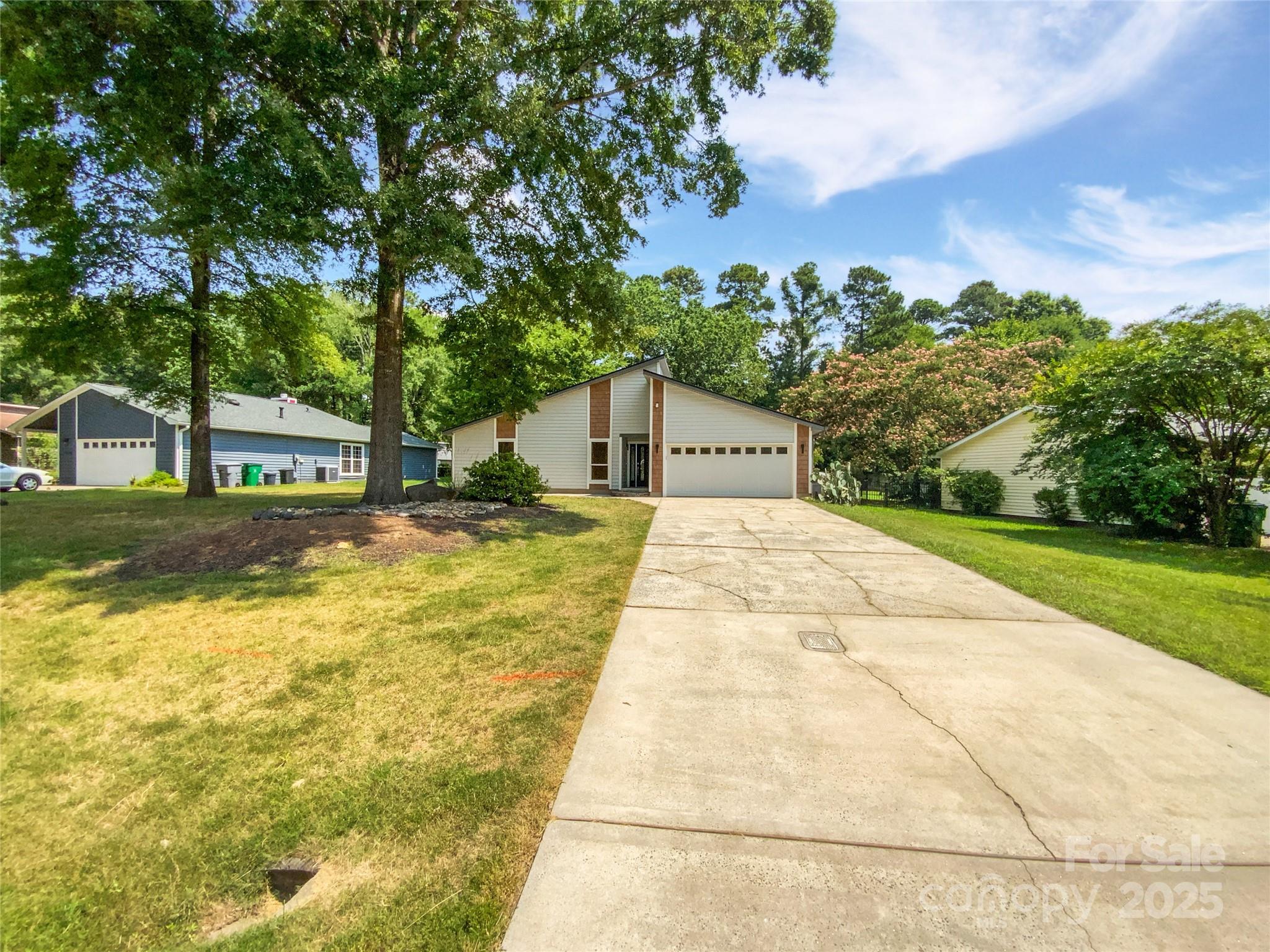 10934 Coachman Circle, Charlotte, NC 28277