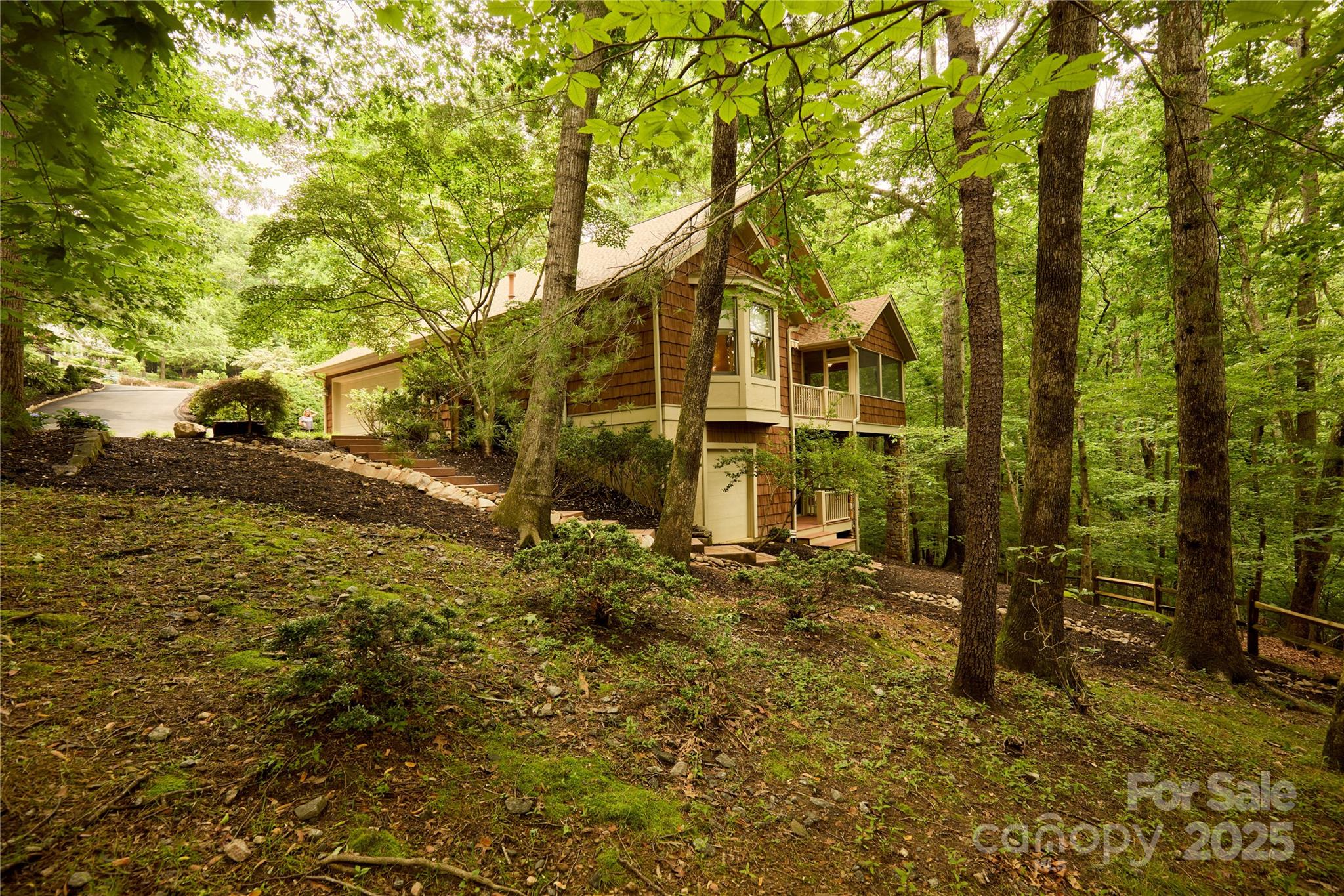 201 Chimney Crossing, Hendersonville, NC 28739