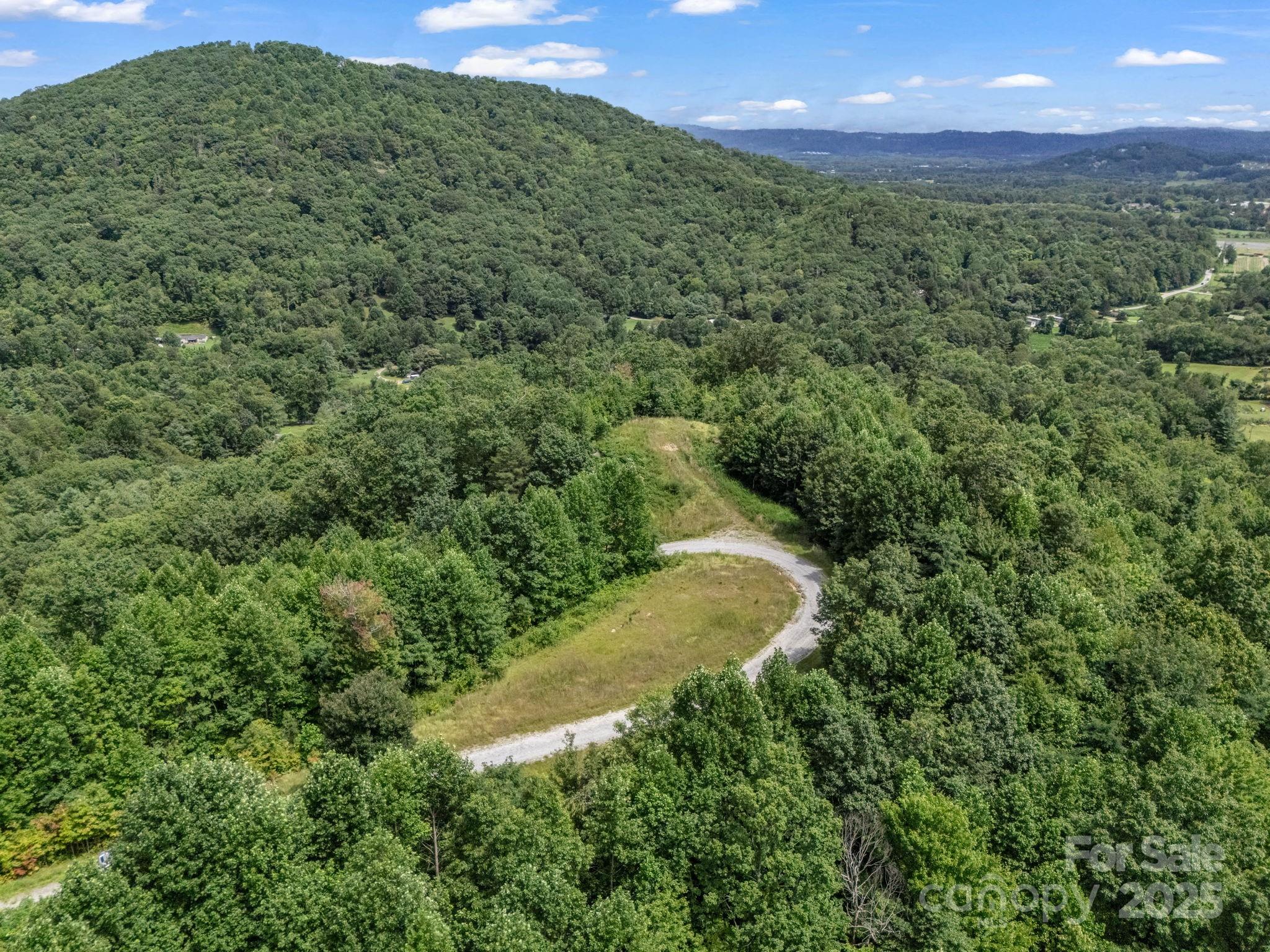 000 Climbing Road, Hendersonville, NC 28792