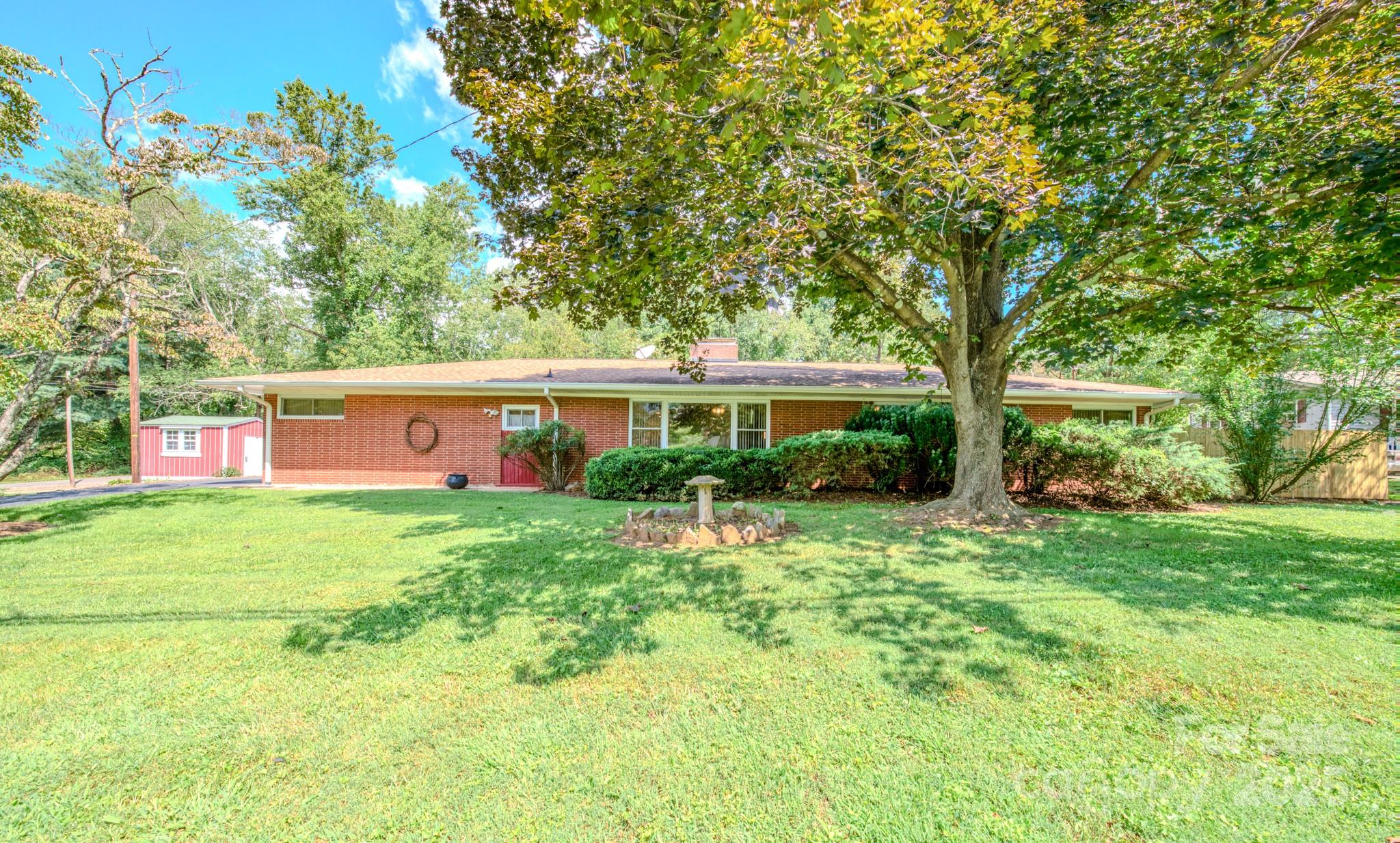 105 Alexander Avenue, Swannanoa, NC 28778