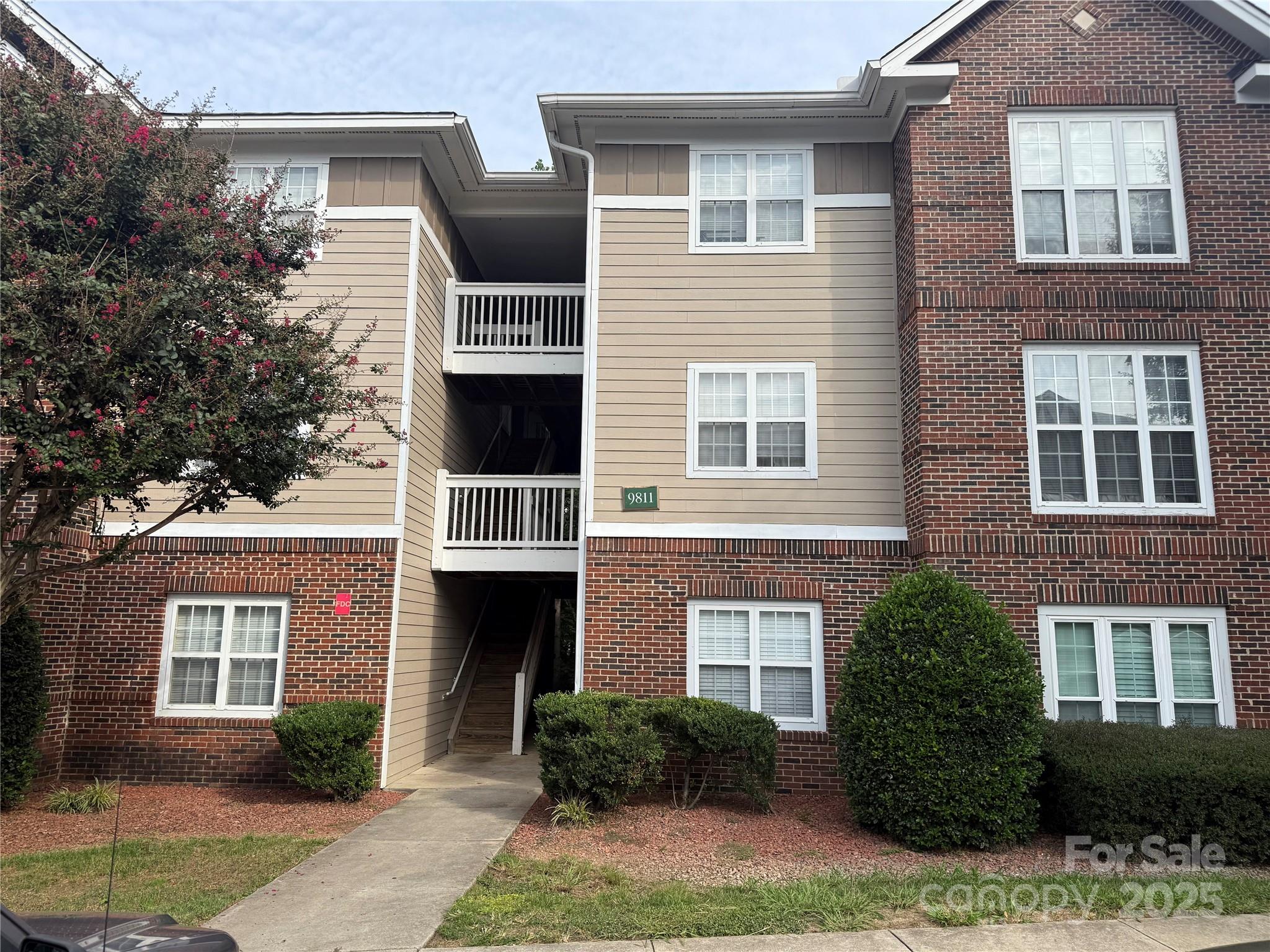 9811 Campus Walk Lane, Charlotte, NC 28262