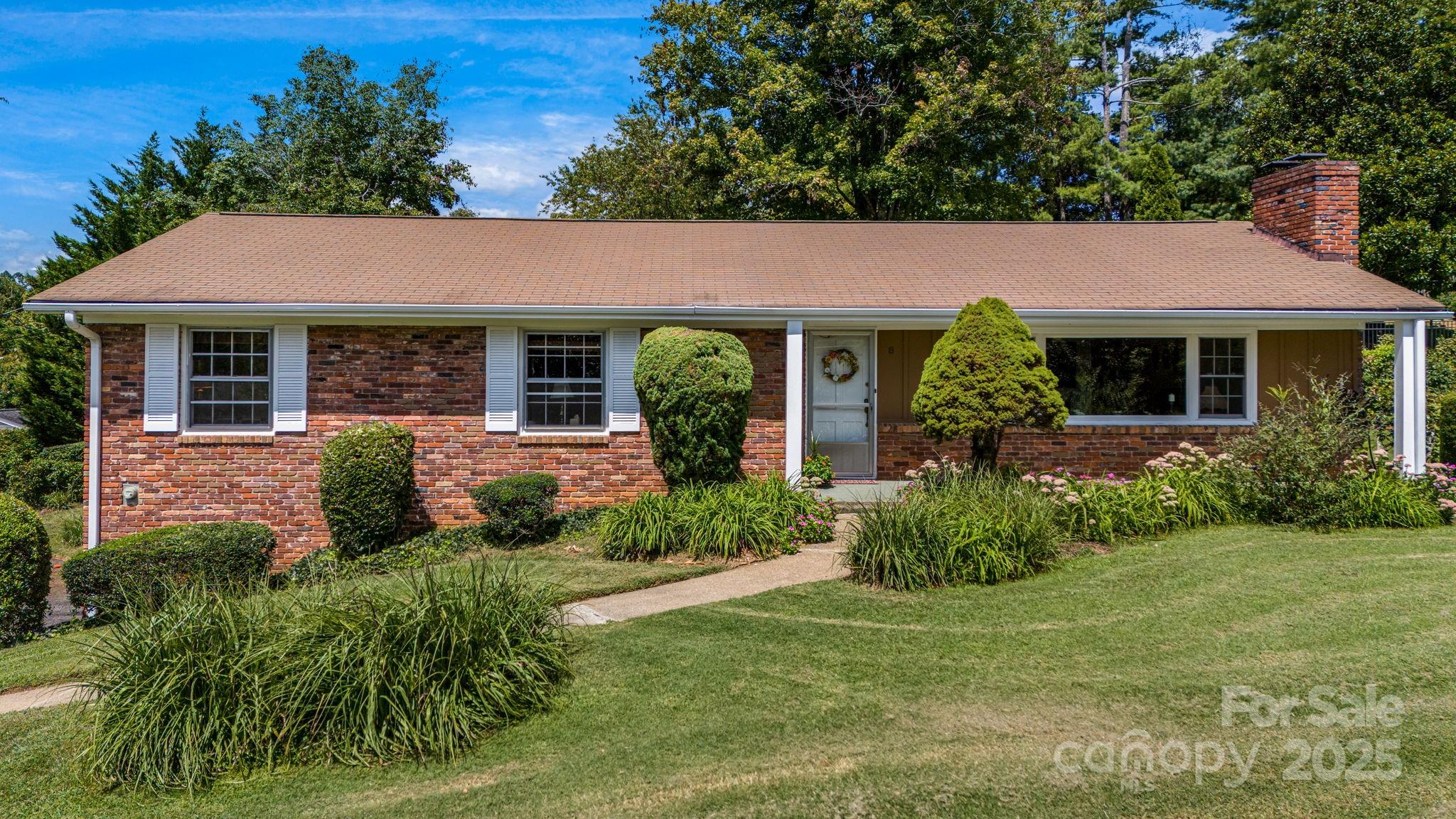 8 Fox Chase Road, Asheville, NC 28804